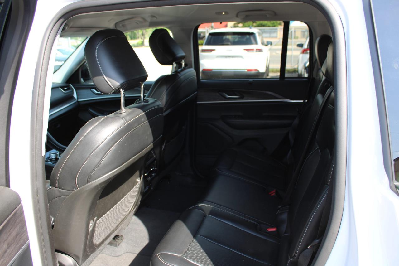 2023 Jeep Grand Cherokee LIMITED 4X4 - Photo #8