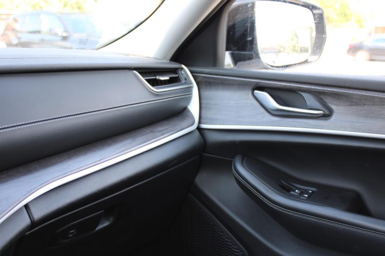 2023 Jeep Grand Cherokee LIMITED 4X4 - Photo #18