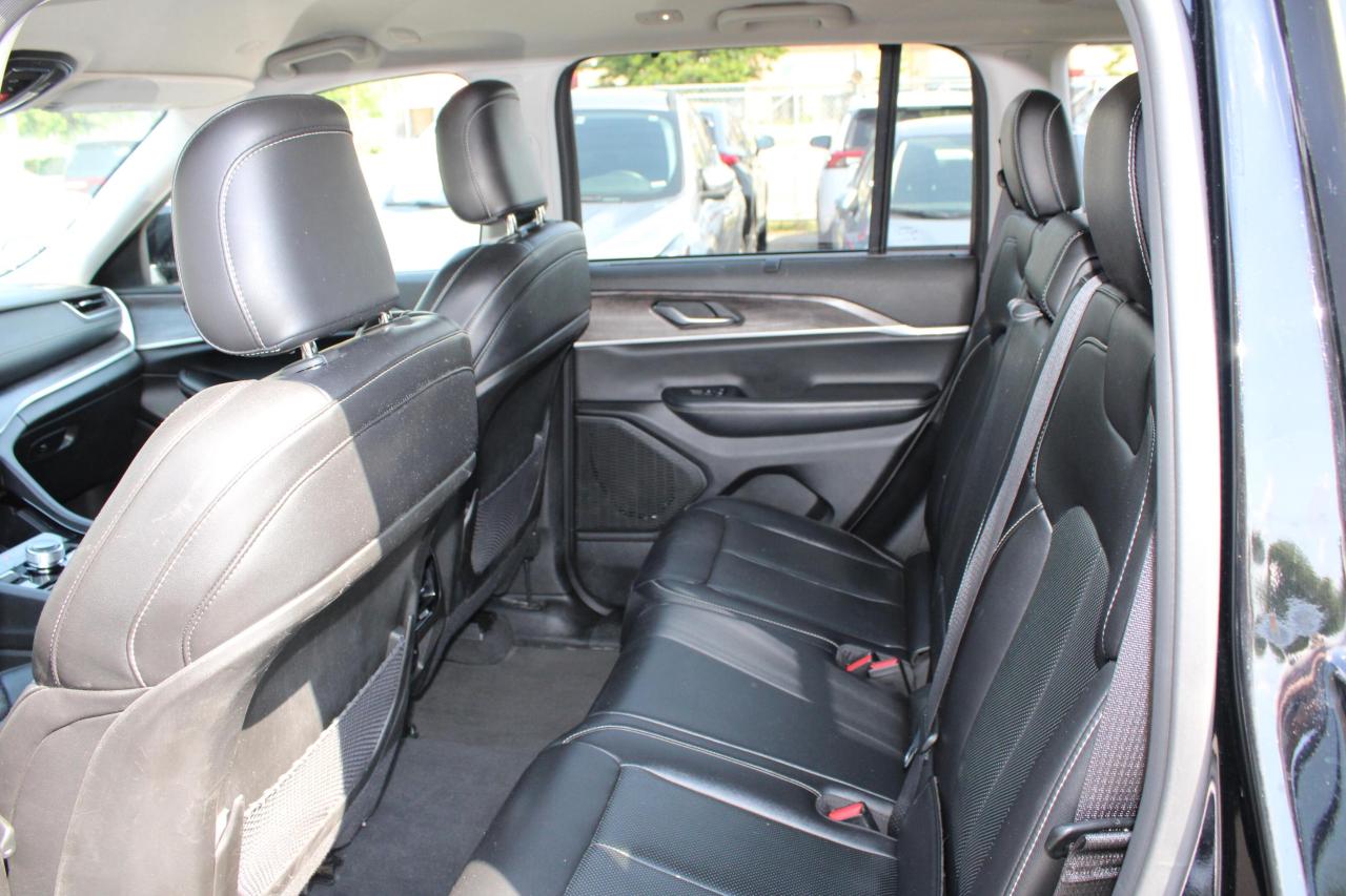 2023 Jeep Grand Cherokee LIMITED 4X4 - Photo #5