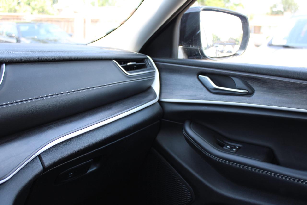 2023 Jeep Grand Cherokee LIMITED 4X4 - Photo #12