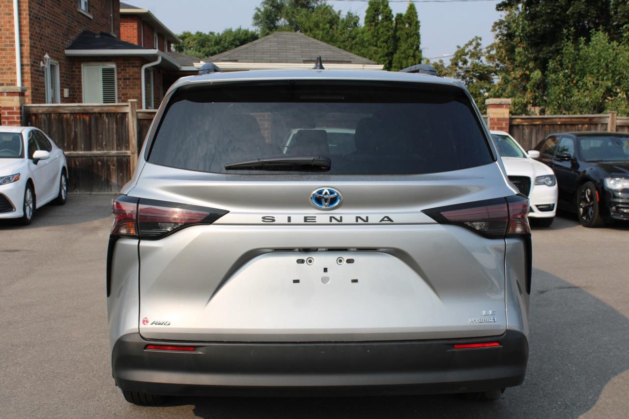 2024 Toyota Sienna LE 8-Passenger AWD - Photo #5