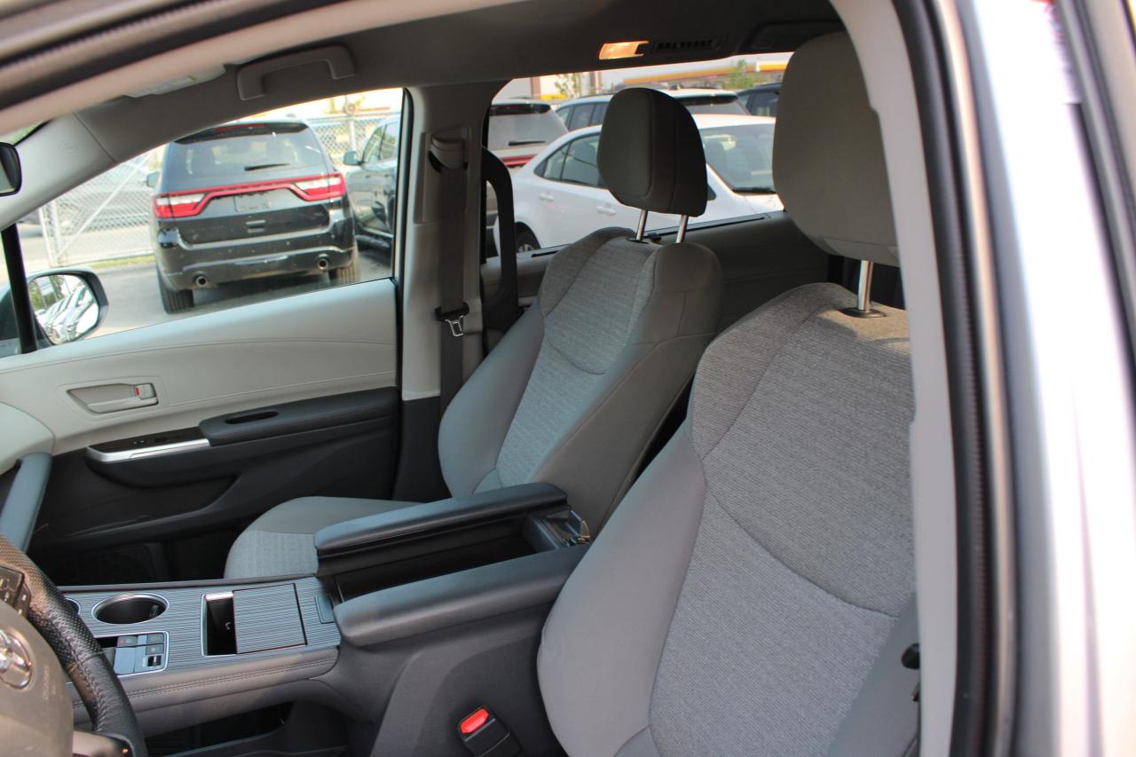 2024 Toyota Sienna LE 8-Passenger AWD - Photo #9