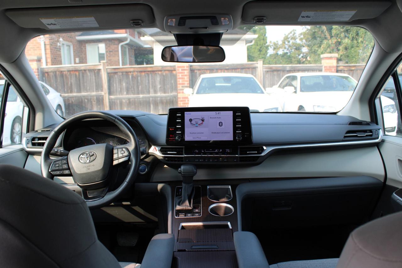 2024 Toyota Sienna LE 8-Passenger AWD - Photo #10