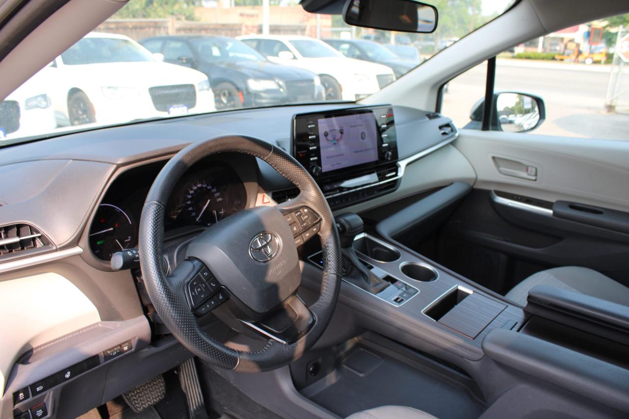 2024 Toyota Sienna LE 8-Passenger AWD - Photo #12