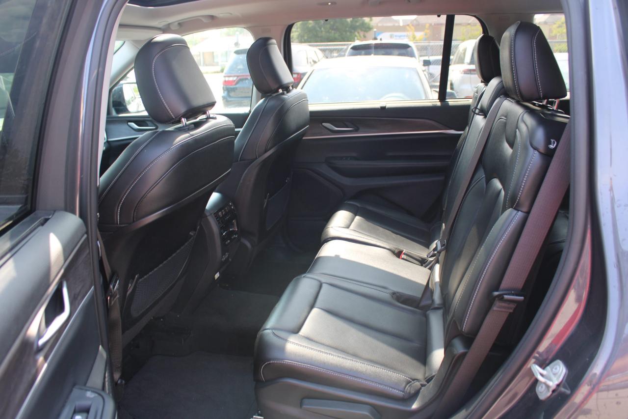2023 Jeep Grand Cherokee L Limited 4x4 - Photo #10