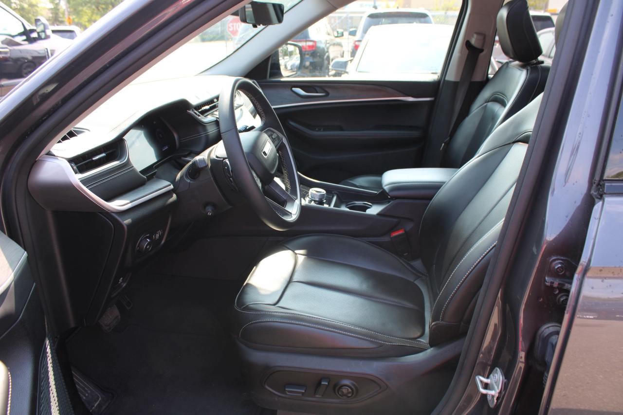 2023 Jeep Grand Cherokee L Limited 4x4 - Photo #8