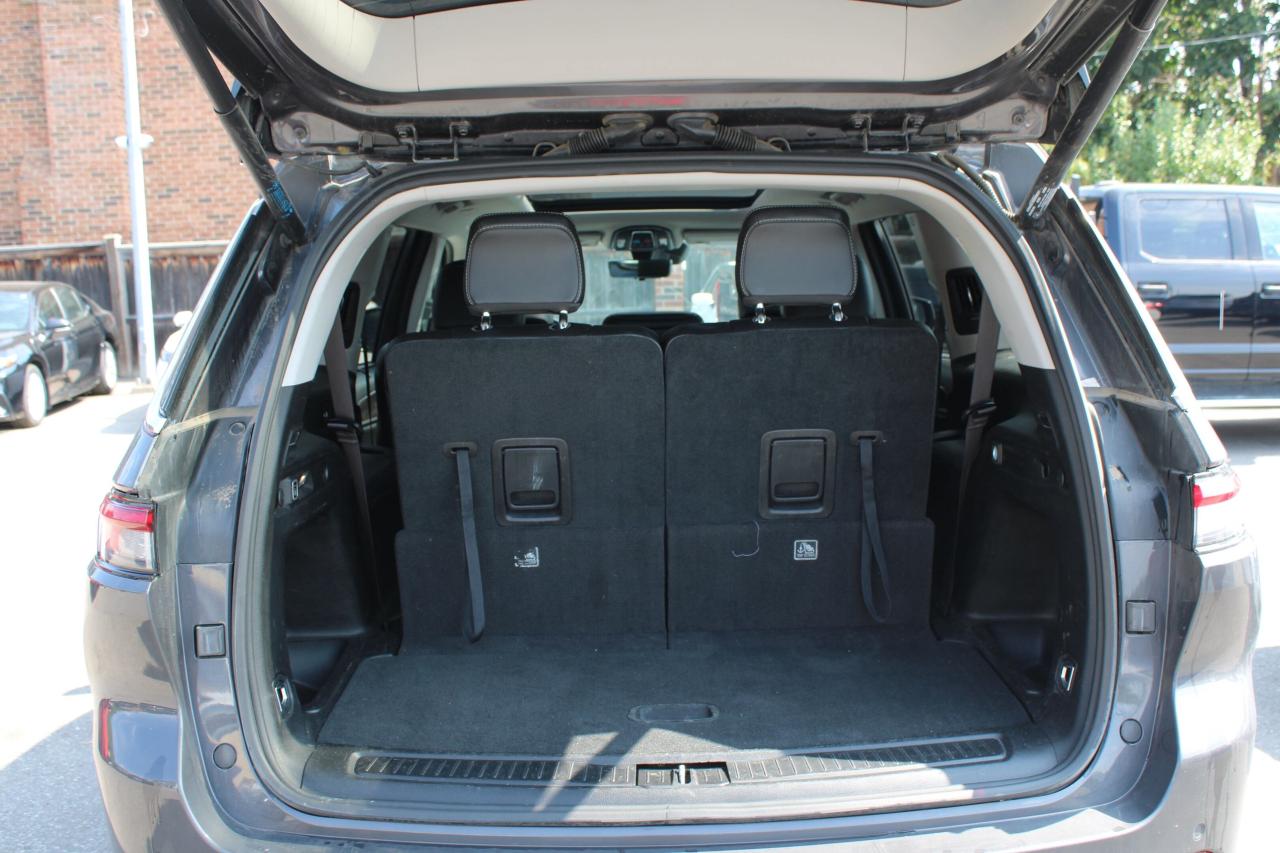 2023 Jeep Grand Cherokee L Limited 4x4 - Photo #12