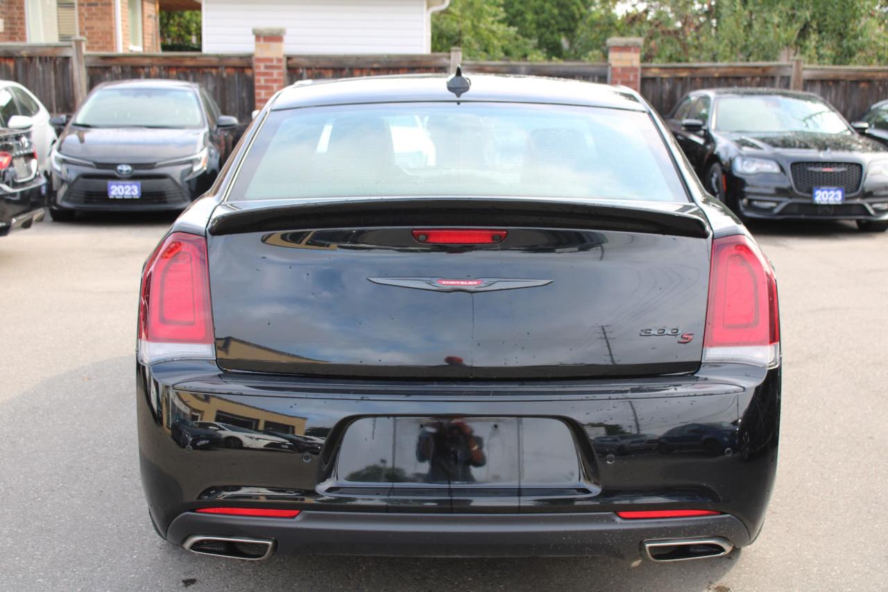 2023 Chrysler 300 300S RWD - Photo #4
