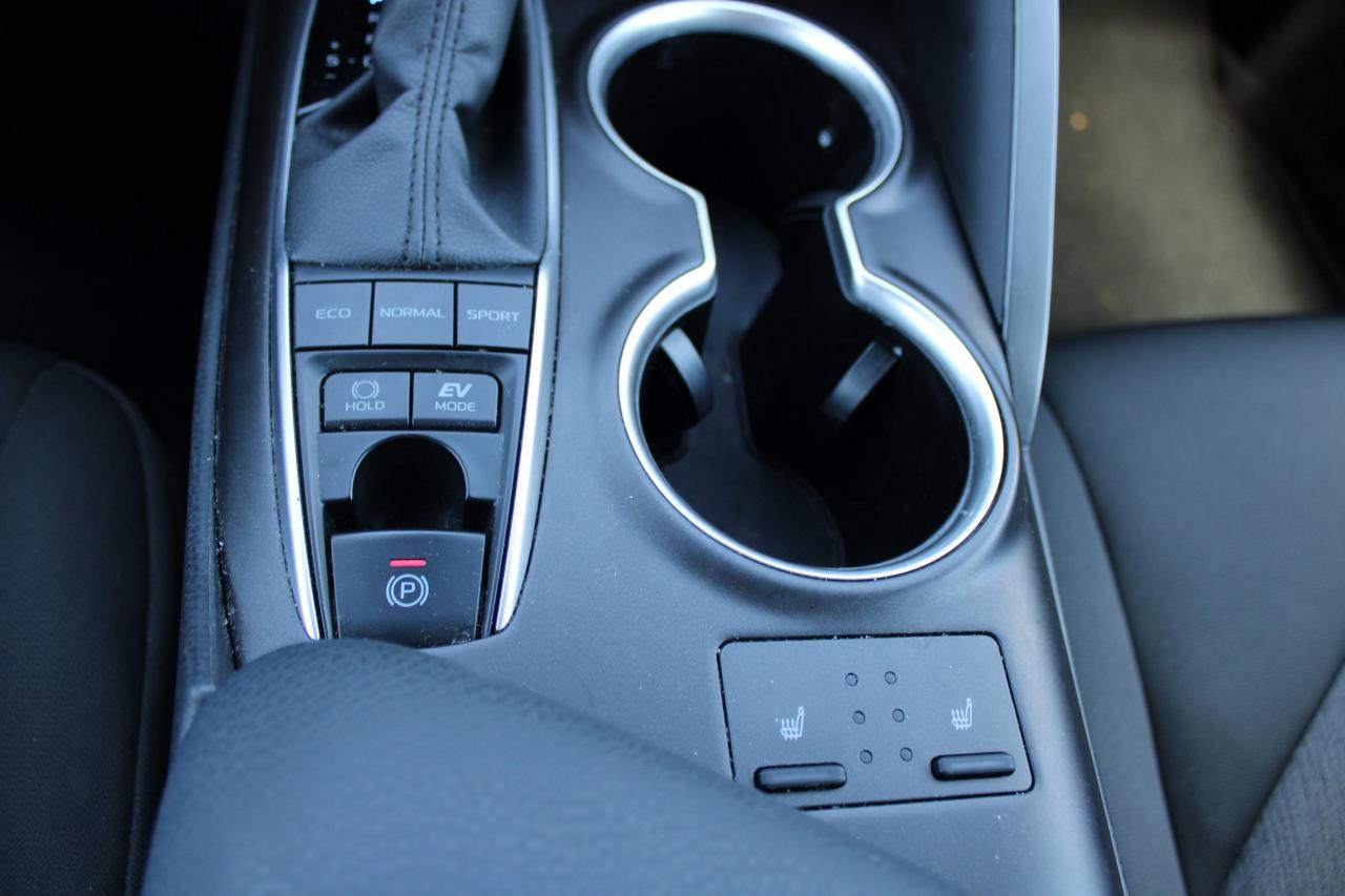 2024 Toyota Camry HYBRID LE Auto Photo4