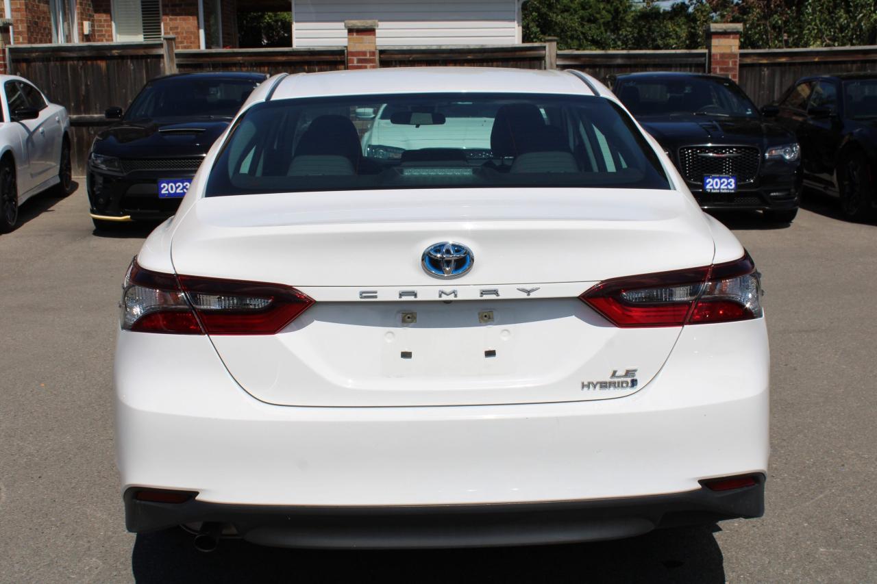 2024 Toyota Camry HYBRID LE Auto - Photo #9