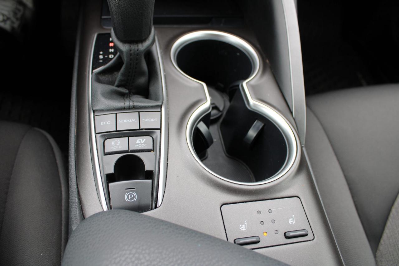 2023 Toyota Camry HYBRID LE Auto - Photo #6