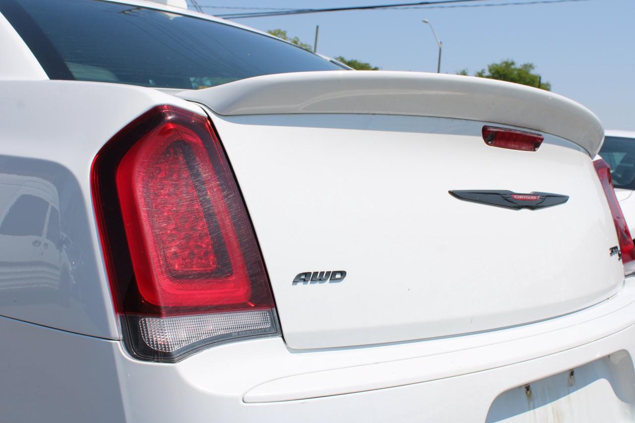 2023 Chrysler 300 300S AWD - Photo #4