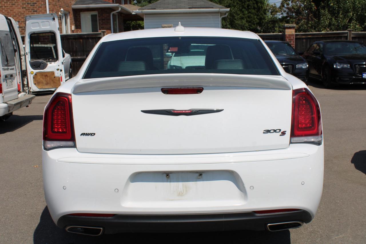 2023 Chrysler 300 300S AWD - Photo #8