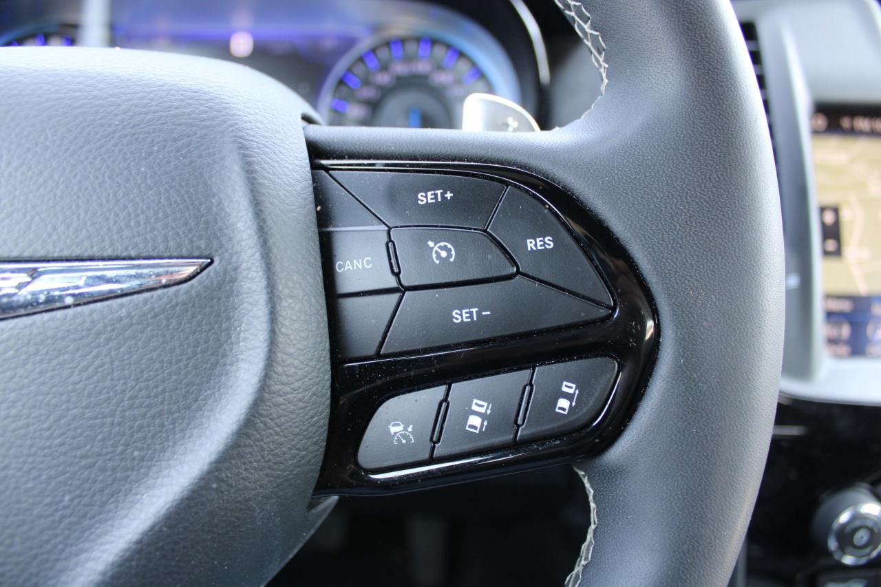 2023 Chrysler 300 300S AWD - Photo #12