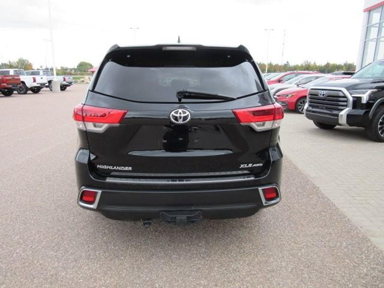 2018 Toyota Highlander XLE Photo3
