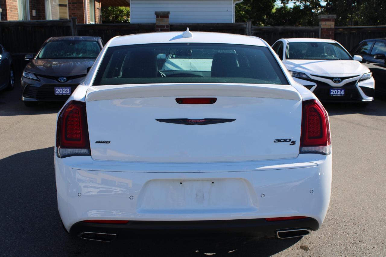 2023 Chrysler 300 300S AWD - Photo #4