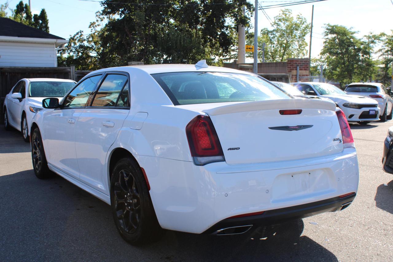 2023 Chrysler 300 300S AWD - Photo #15