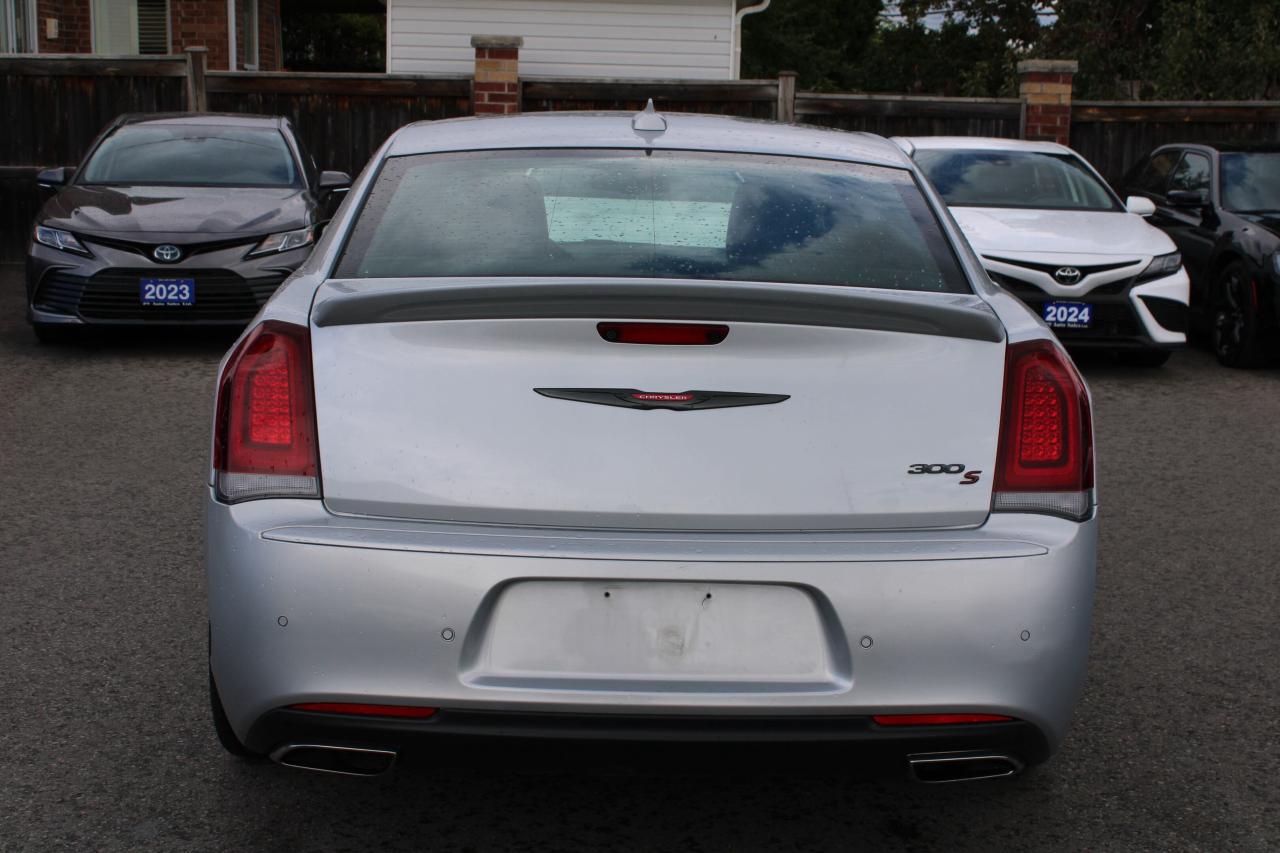 2023 Chrysler 300 300S RWD - Photo #5