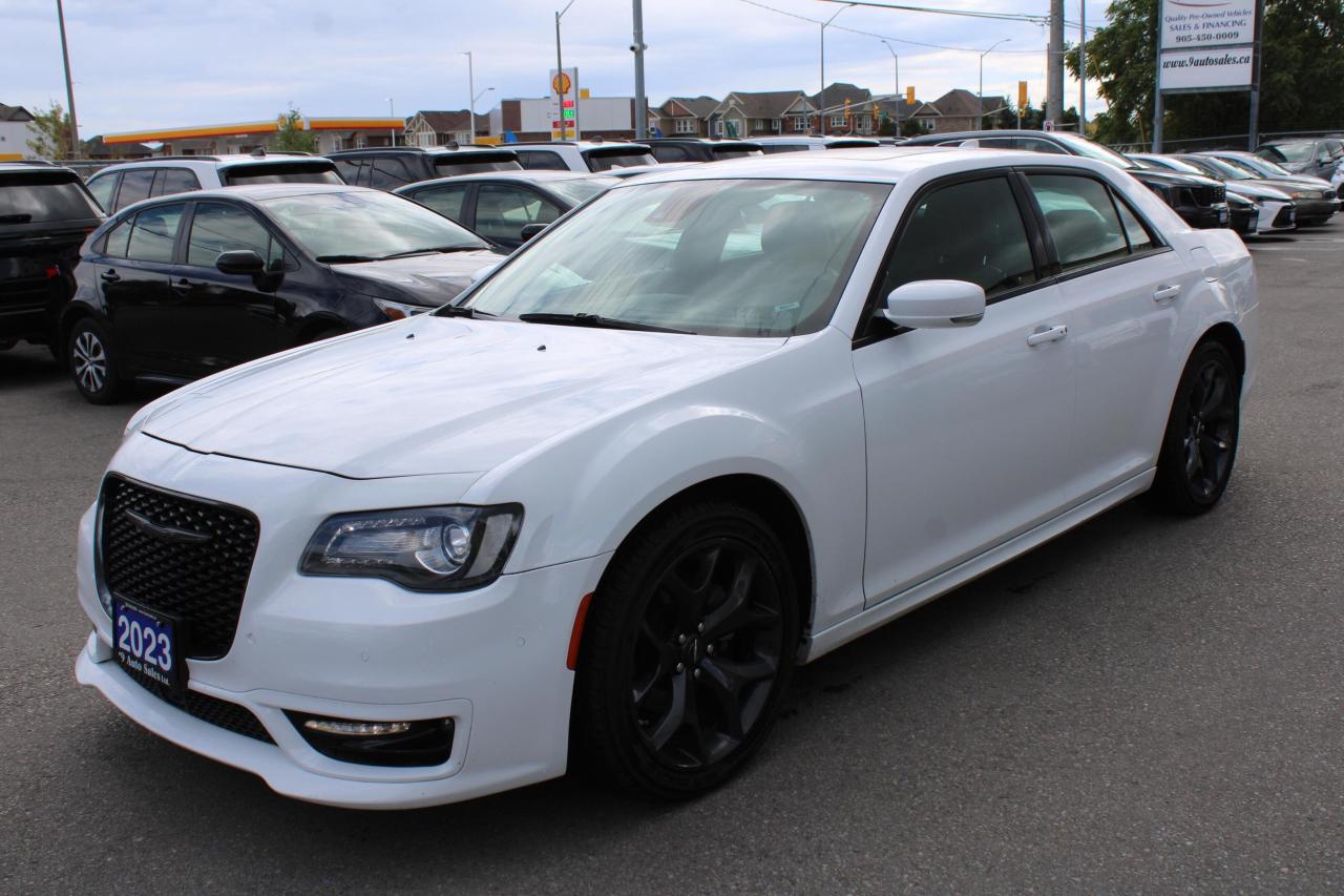 2023 Chrysler 300 300 Touring L RWD - Photo #3