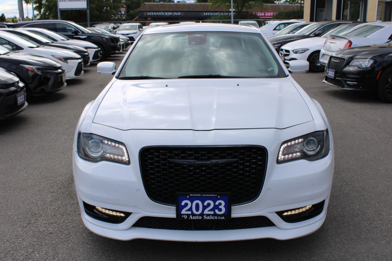 2023 Chrysler 300 300 Touring L RWD Photo3