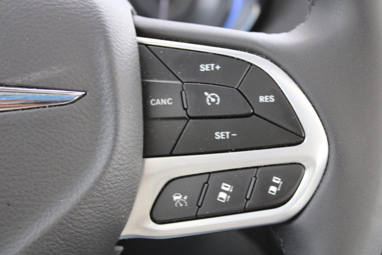 2023 Chrysler 300 300 Touring L RWD - Photo #6
