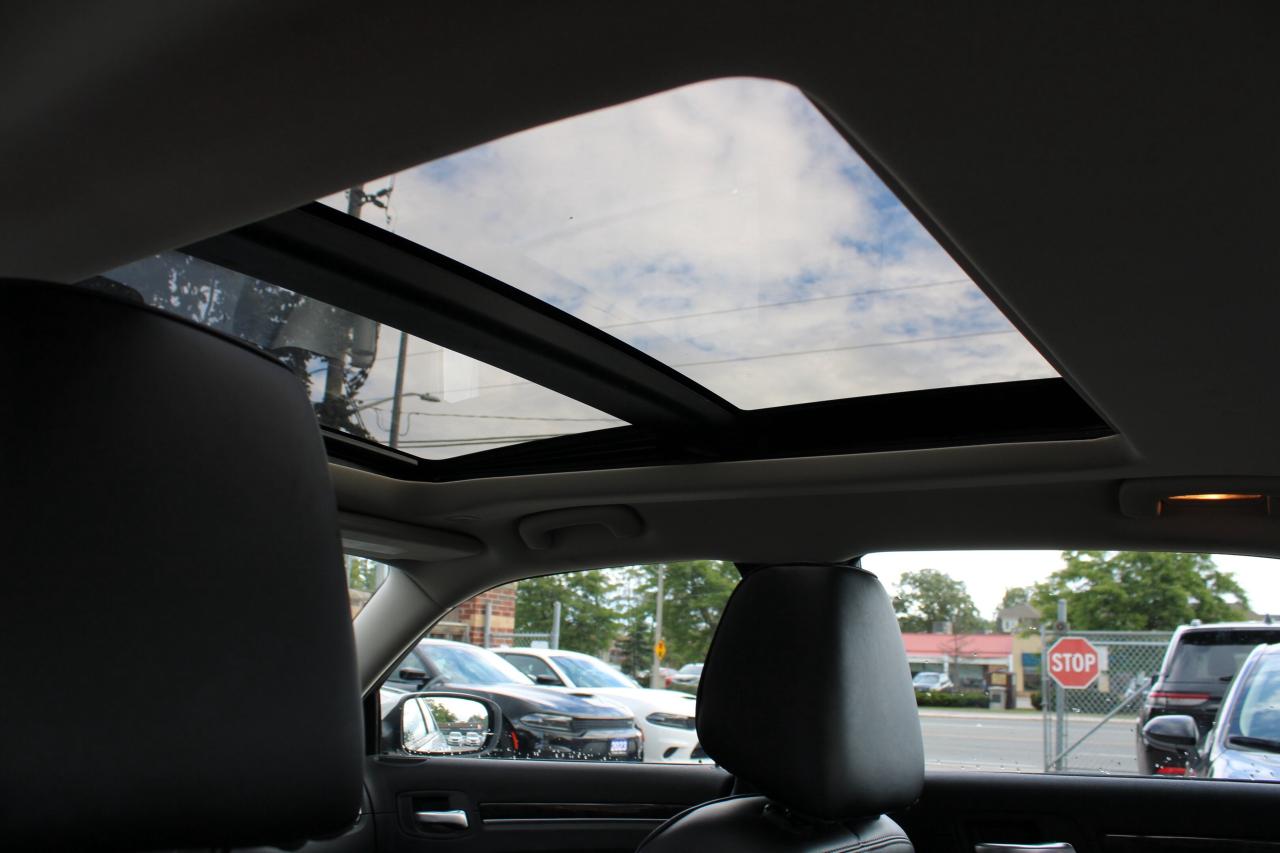 2023 Chrysler 300 300 Touring L RWD - Photo #10