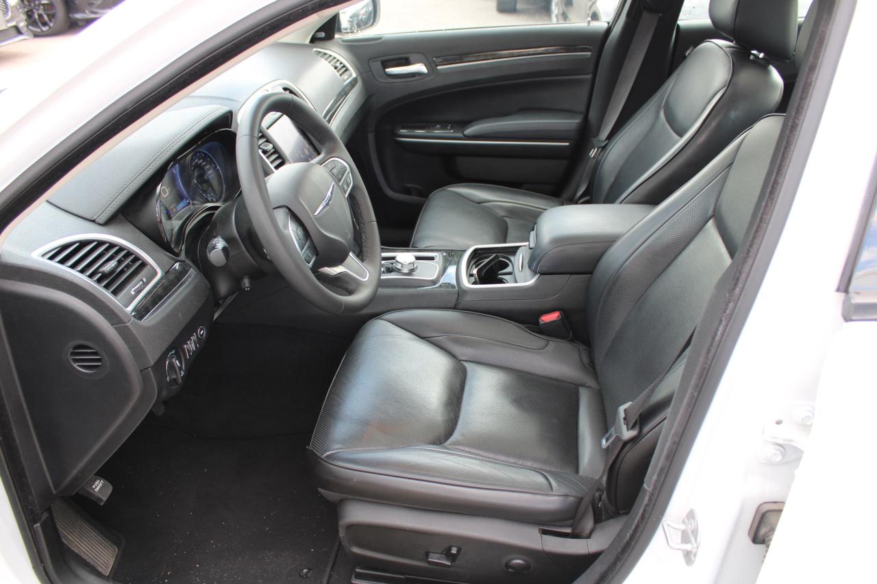 2023 Chrysler 300 300 Touring L RWD - Photo #9