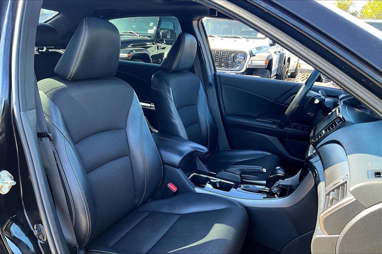 2016 Honda Accord Sedan Sport | Sunroof | Heated Seats | CarPlay | FWD Photo