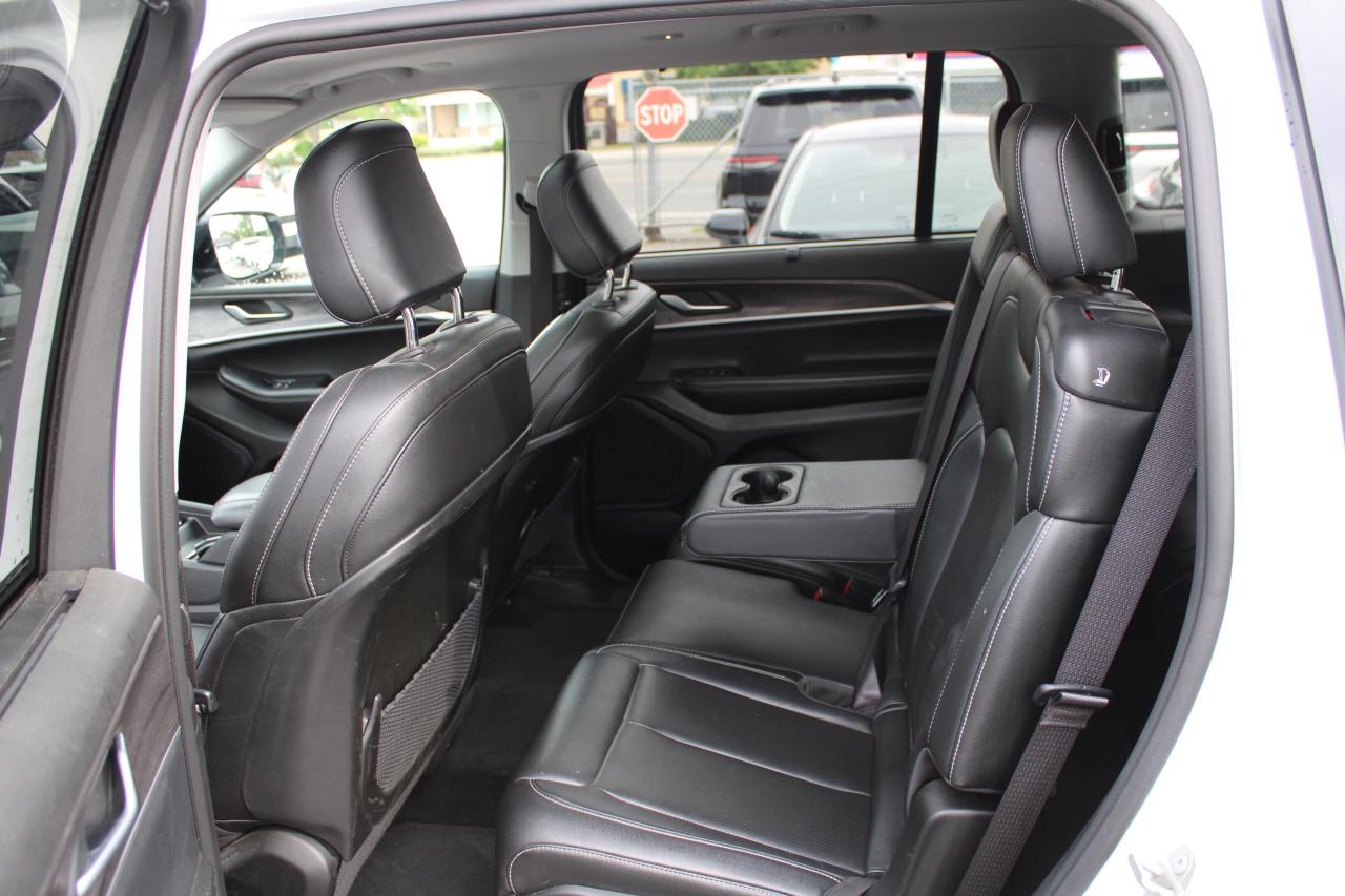 2023 Jeep Grand Cherokee L Limited 4x4 - Photo #12