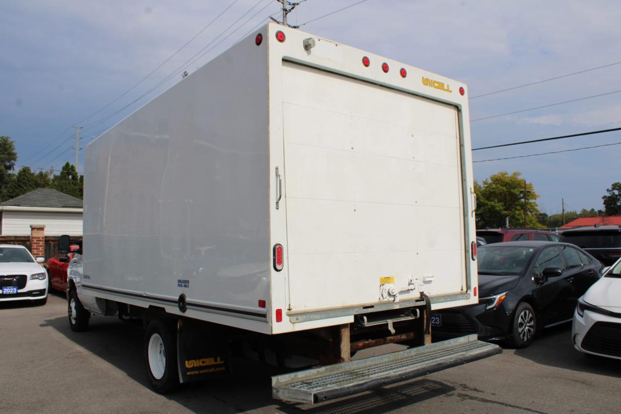 2021 Ford E-Series Cutaway E-450 DRW 176 WB - Photo #13