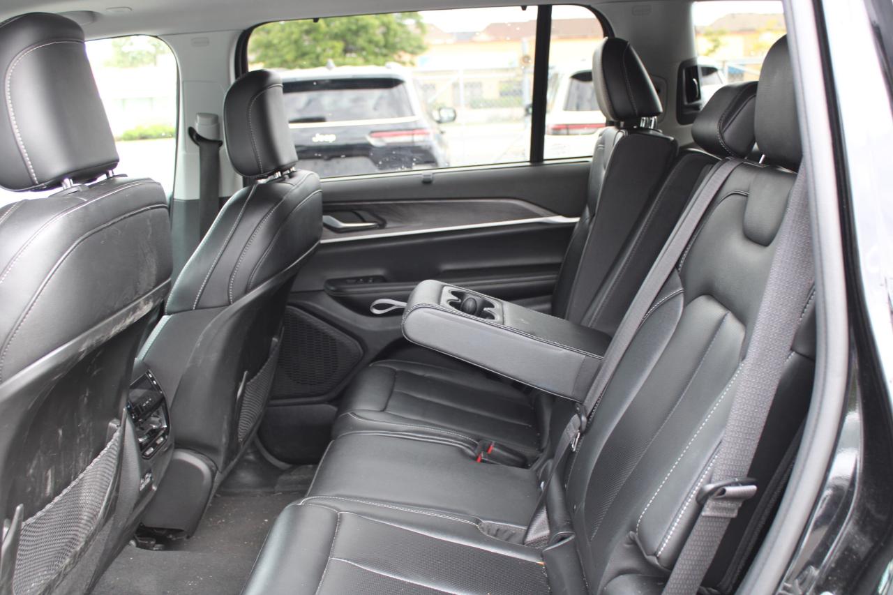 2023 Jeep Grand Cherokee L Limited 4x4 - Photo #16