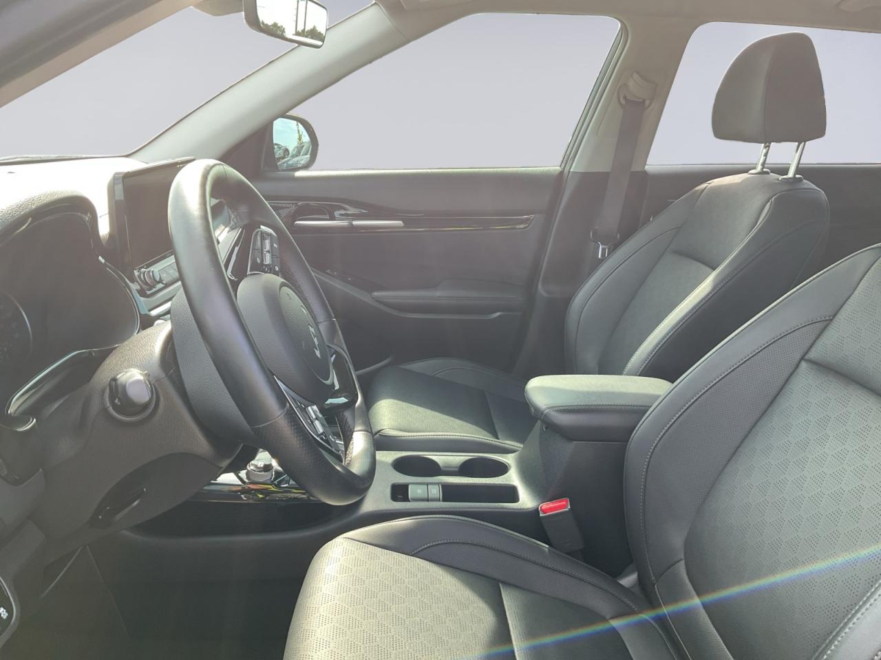 2023 Kia Seltos 1.6L SX! Clean CarFax! Photo