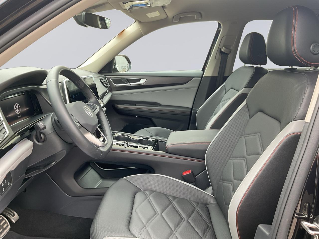 2025 Volkswagen Atlas 2.0L Peak Edition! Why buy New! Great KMs! Photo