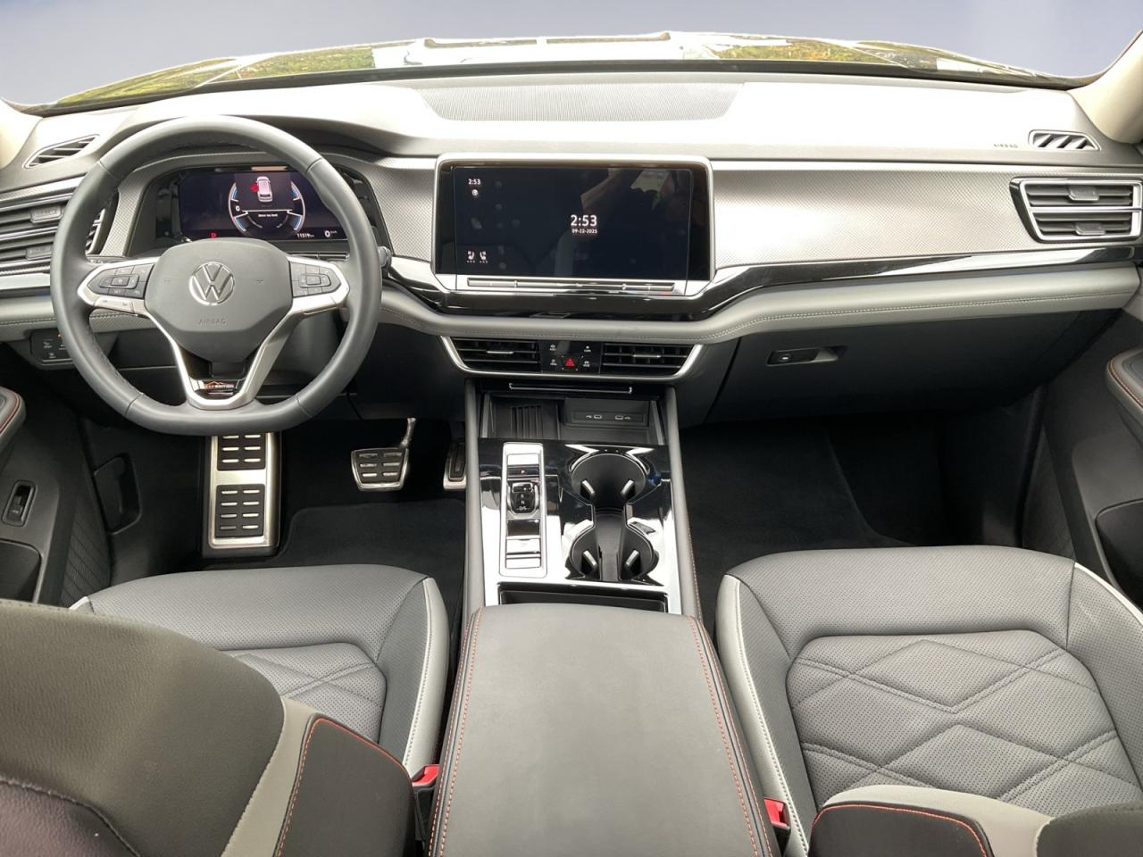 2025 Volkswagen Atlas 2.0L Peak Edition! Why buy New! Great KMs! Photo