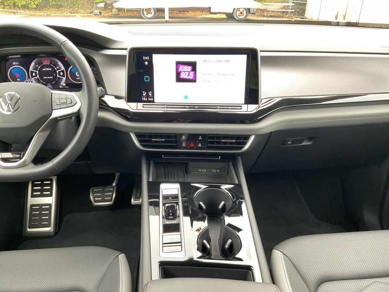 2025 Volkswagen Atlas 2.0L Peak Edition! Why buy New! Great KMs! Photo