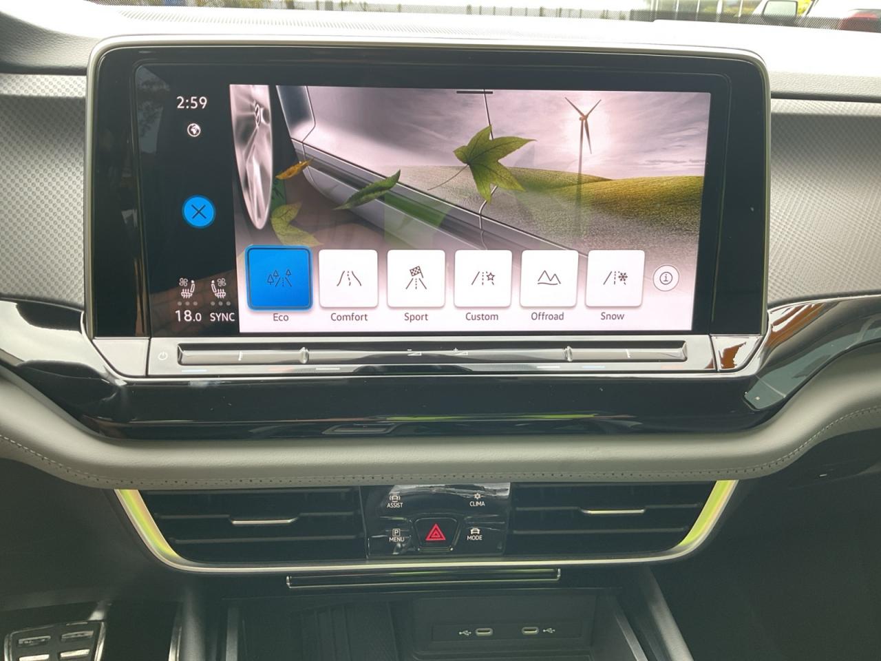 2025 Volkswagen Atlas 2.0L Peak Edition! Why buy New! Great KMs! Photo