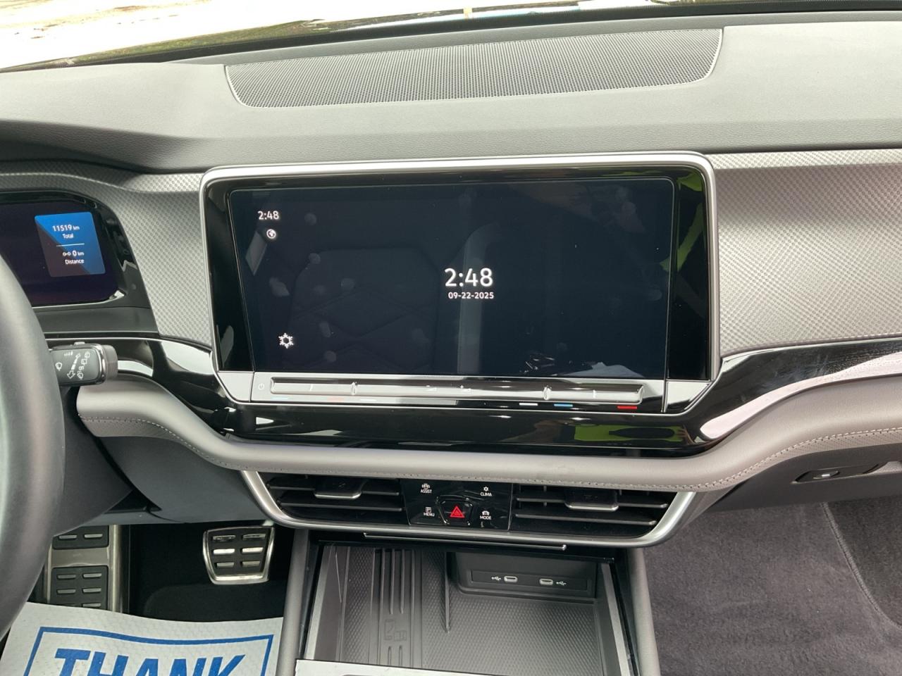 2025 Volkswagen Atlas 2.0L Peak Edition! Why buy New! Great KMs! Photo