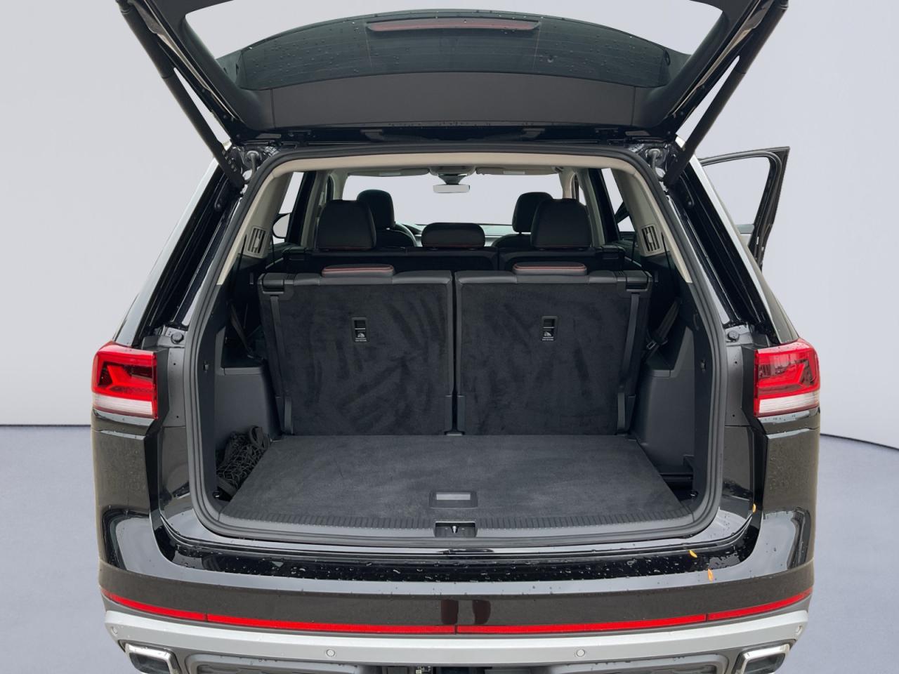 2025 Volkswagen Atlas 2.0L Peak Edition! Why buy New! Great KMs! Photo