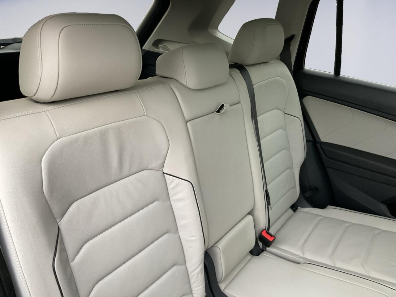 2020 Volkswagen Tiguan 2.0L Highline! Leather! Sunroof! Rims! Photo