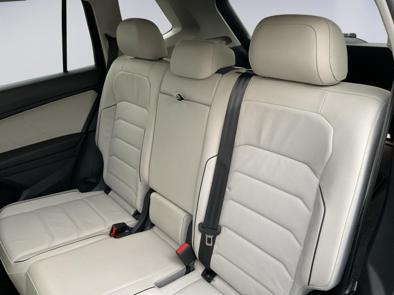 2020 Volkswagen Tiguan 2.0L Highline! Leather! Sunroof! Rims! Photo