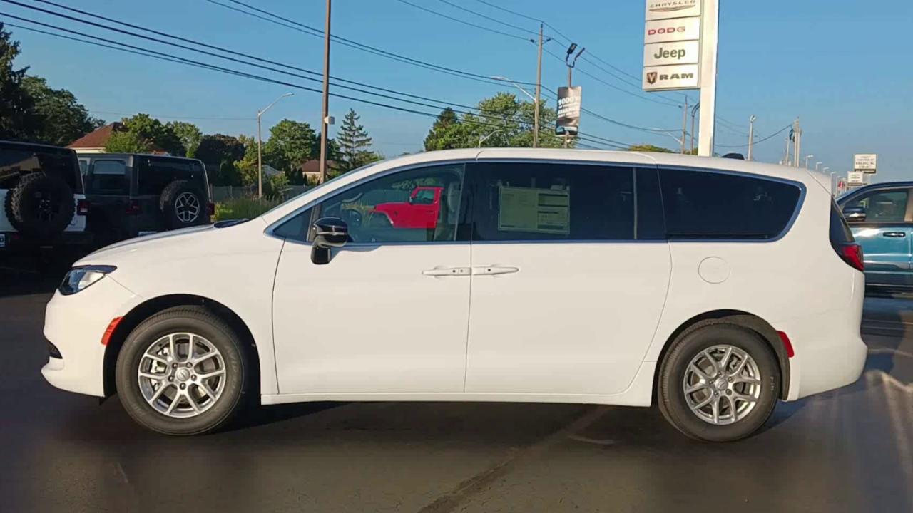 2026 Dodge Grand Caravan SXT 2WD Photo4