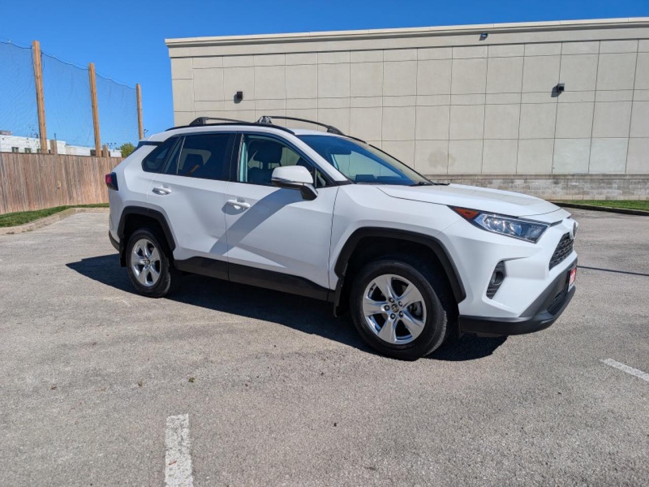 2021 Toyota RAV4 XLE  **LOW KMS - 1 OWNER** Photo