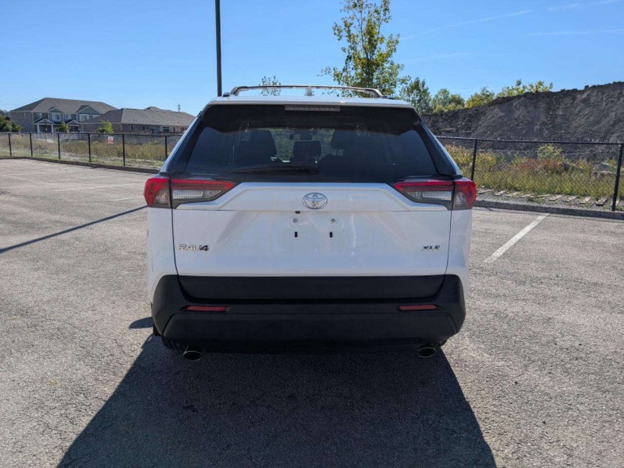 2021 Toyota RAV4 XLE  **LOW KMS - 1 OWNER** Photo