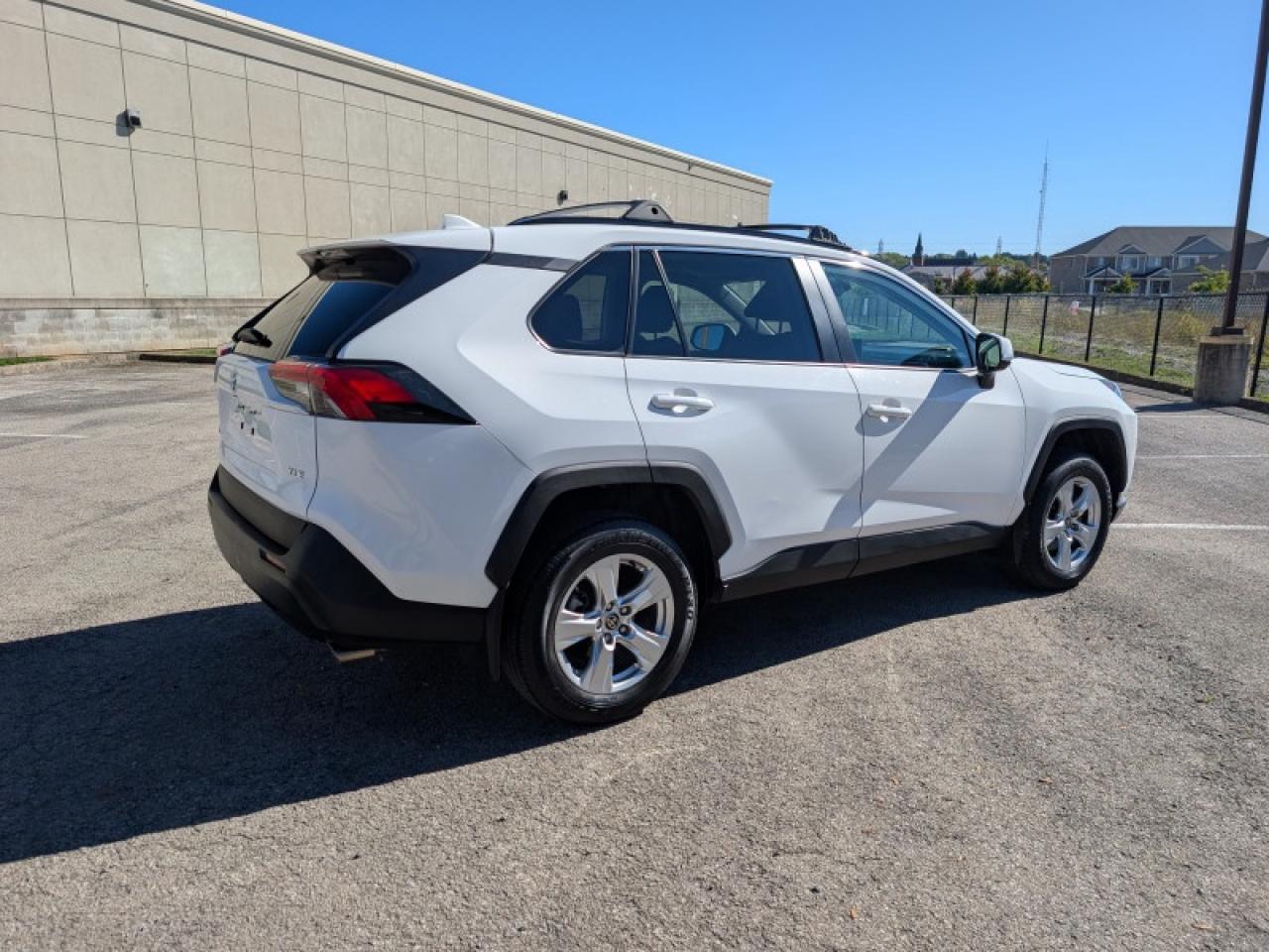 2021 Toyota RAV4 XLE  **LOW KMS - 1 OWNER** Photo