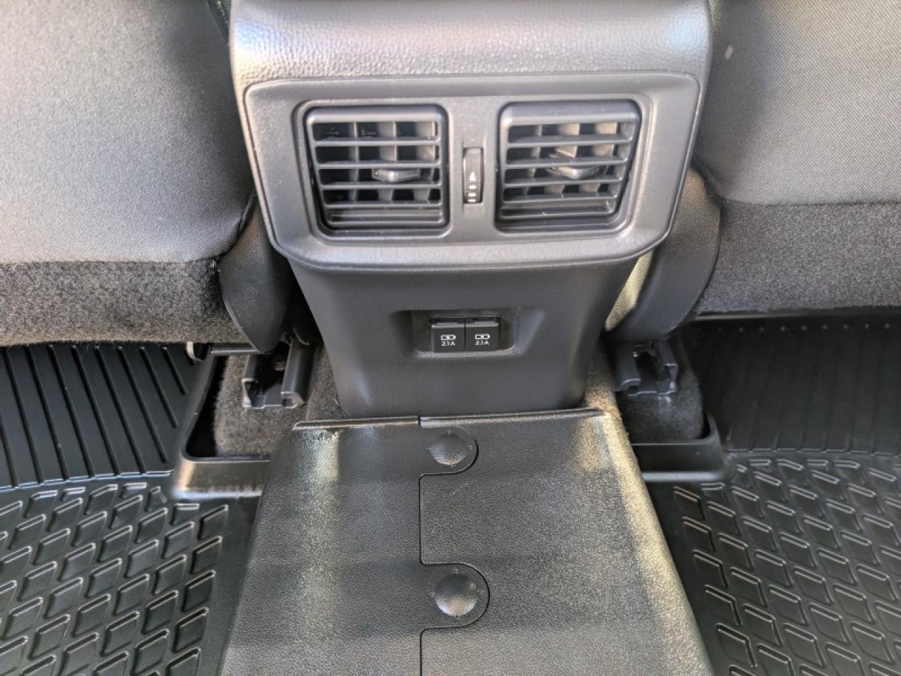 2021 Toyota RAV4 XLE  **LOW KMS - 1 OWNER** Photo