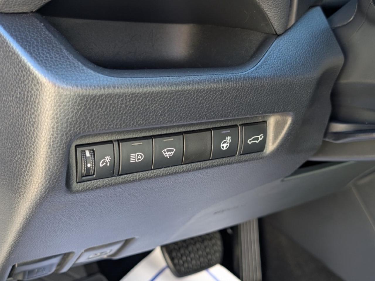 2021 Toyota RAV4 XLE  **LOW KMS - 1 OWNER** Photo