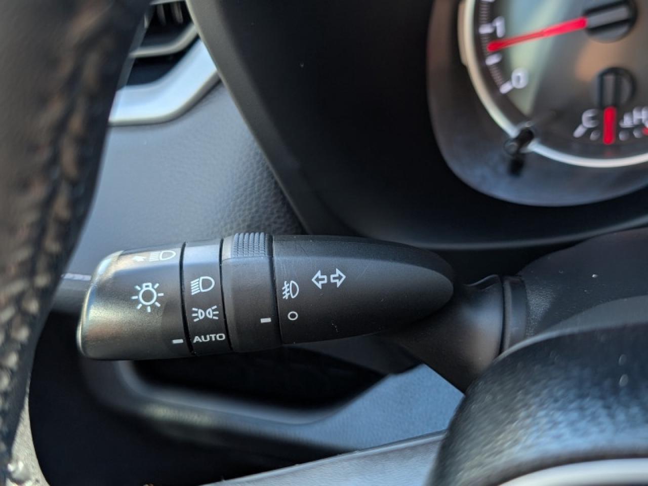 2021 Toyota RAV4 XLE  **LOW KMS - 1 OWNER** Photo