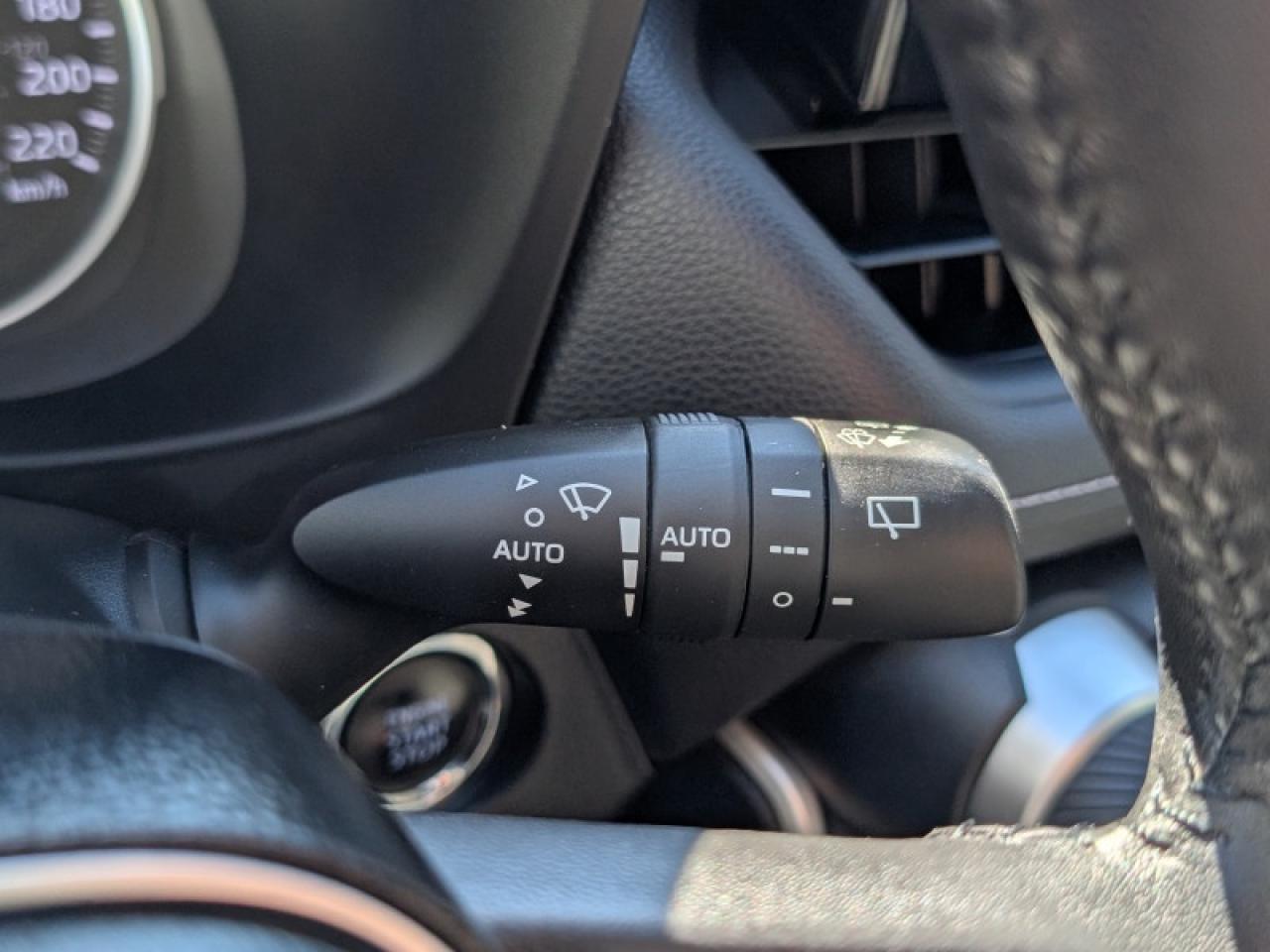 2021 Toyota RAV4 XLE  **LOW KMS - 1 OWNER** Photo