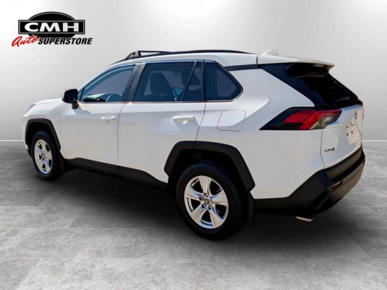 2021 Toyota RAV4 XLE  **LOW KMS - 1 OWNER** Photo