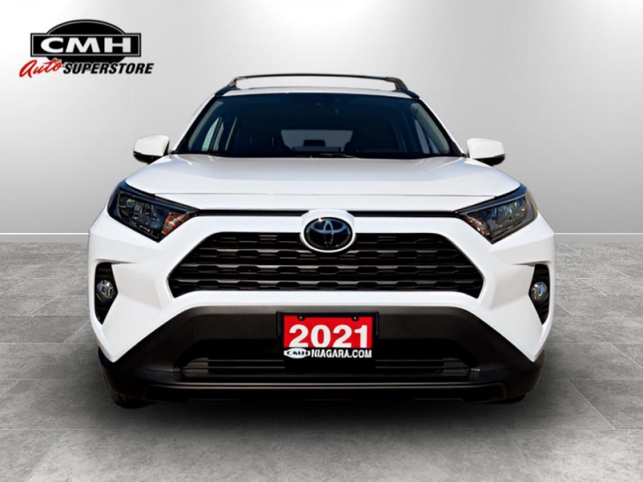 2021 Toyota RAV4 XLE  **LOW KMS - 1 OWNER** Photo